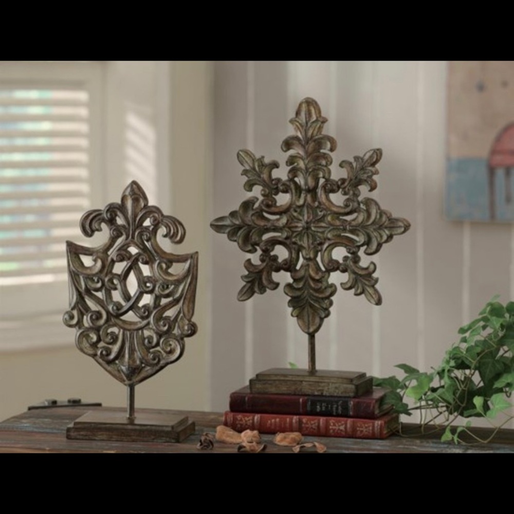 Crest Statues Set of 2